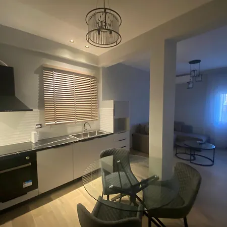 Kostas Lux *