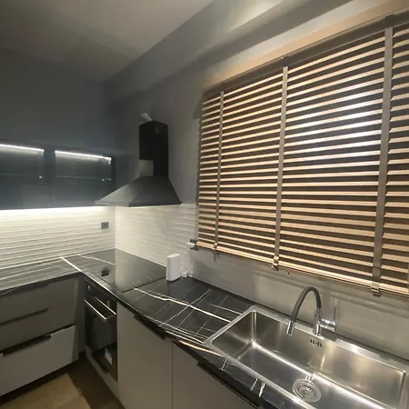 Kostas Lux *